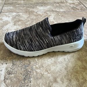 Sketchers Go Walk size 8